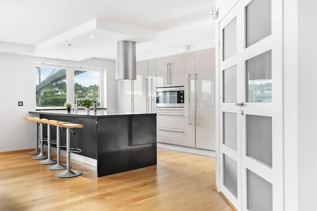 Penthouse Leilighet 200 Kvm Vakker Sjoutsikt. Apartamento Bergen 0*,  Noruega